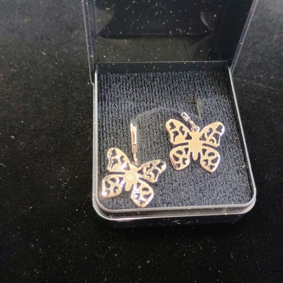 Chic Silver Butterfly Earrings - Picture 2 of 2